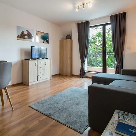 Art And Bright In Central Apartment