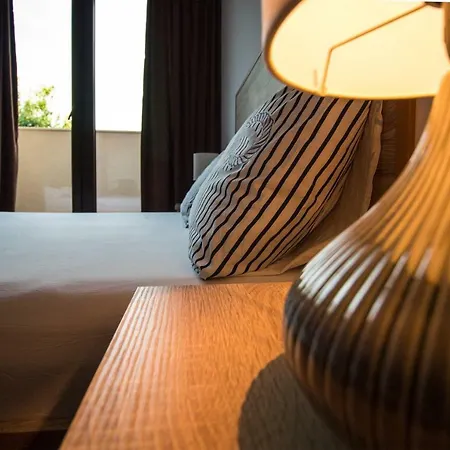 Art And Bright In Central Apartment *