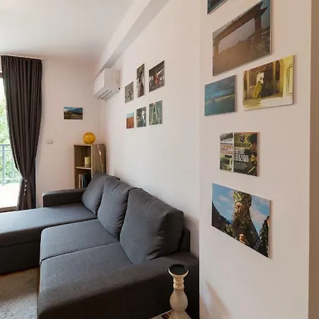 Art And Bright In Central Apartment